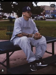 Cholo Style Men, Hiphop Outfit Men, West Coast Outfits, Takuache Outfits Guys, Original Gangster, Coast Outfit, Looks Hip Hop