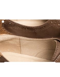 These genuine leather brogue-style Oxford shoes for women feature a sophisticated design utilizing three distinct colors of high-quality leather, expertly stitched at various points on the shoe. The refined brogue detailing lends a retro yet elegant aesthetic. In contrast to traditional arrow-shaped soles, these women's oxford shoes incorporate a more casual and spacious sole, accommodating wide toe box without sacrificing style. Additionally, sponge padding in the insole and heel enhances overa Style Oxford Shoes, Oxford Shoes Women, Oxford Shoes For Women, Women's Oxford Shoes, Oxford Shoes Style, Brogues Style, Elegant Aesthetic, Leather Brogues, Spring Color