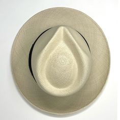 The quintessential Panama hat is the epitome of style and elegance. Long time ago this Masterpiece was a men’s hat now its for anyone that wants to look in style. El Galpon's tribute to the Spanish Caribbean & Puerto Rican Hat tradition. Handmade in Ecuador, designed in Puerto Rico. Super Fine Panama hat Grade 11/12 Labor Time 35 days Leaves per square inch 23-24 --- El sombrero de Panamá por excelencia es el epitome de estilo y elegancia. Hace mucho tiempo, esta Obra Maestra era un sombrero de Elegant Fedora With Curved Brim For Travel, Elegant Curved Brim Fedora For Travel, Elegant Travel Fedora With Curved Brim, Elegant Fitted Hats For Travel, Elegant Beige Fedora With Flat Crown, Luxury Curved Brim Straw Hat For Kentucky Derby, Classic Solid Top Hat With Flat Crown, Elegant Straw Hat With Curved Brim For Travel, Elegant Toquilla Straw Hat With Curved Brim