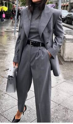 Oversized Blazer Street Style, Blazer Street Style, Grey Suit, Mode Casual, Looks Street Style, Business Outfit, Oversized Blazer, Soft Grunge, 가을 패션