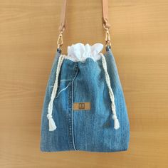 Shoulder bag made of denim fabric and gold hardware! Real leather strap! Cotton lining with 2 pockets and carabiner for keys! Bag size: 20x23x10cm Belt length: 98 cm Available with inner lining in blue or pink! Travel Denim Bag With Adjustable Strap, Denim Travel Bag With Adjustable Strap, Denim Bags With Leather Handles For Daily Use, Denim Bag With Leather Handles For Everyday Use, Daily Use Denim Bags With Leather Handles, Denim Blue Pouch Bag For Daily Use, Daily Use Denim Shoulder Bag With Leather Handles, Everyday Denim Bags With Leather Handles, Denim Bucket Bag For Travel