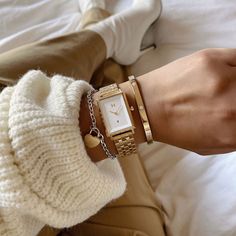 Gold Watch Women, Classic Jewelry Pieces, Classy Watch, Heart Padlocks, Gold Watches Women, Premium Watches, Watch Women, Jewelry Essentials, Jewelry Lookbook