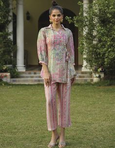 Designer Party Wear Readymade Co-Ord Set Collection Pink Mull Cotton Pant Suit Front View Pink Bottom, Silk Bottoms, Moroccan Caftan, Pant Suit, Cotton Bottoms, Silk Dupatta, Silk Pants, Hip Dress, Co Ord Set