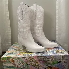 Unworn And In Box Dagget Cowboy Boots! These Are The All White Version- Perfect For A Statement Outfit (Or Your Bridal Era) Re-Poshing These From @Poshdottie As They Were A Touch Too Big For Me. The Jeffrey Campbell Dagget Continues To Be The Perfect Cowboy Or Cowgirl Boot, With A Structured Square Toe. 2.5 Inch Angled Heel And 12” Shaft. Leather Uppers And Leather Linings Make These A Long Lasting Pair You Can Make Your Own :) Bridal Era, Free People Boots, Jeffrey Campbell Boots, Statement Outfit, Cowgirl Boot, Brown Suede Boots, Brown Leather Heels, Womens Chunky Heels, Leather Heeled Boots