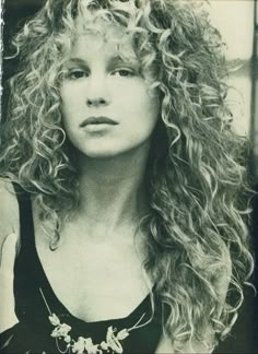 Rosie Vela, 1980's Hair, 1980s Hair, 80s Trends, Hair Clips 90s, Popular Things, Estelle Lefébure, Female Icons, Gorgeous Gray Hair