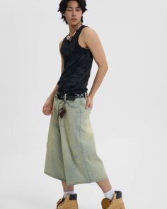 Half denim pants with a statement silhouette and comfortable feel.  The exquisite below-the-knee length creates an American casual feel.  Due to its loose silhouette, it can be worn regardless of gender. ◾️Model Height/Weight：173cm(68.1in)/47.5kg(104.7lb) Fitting Size：S Height/Weight：183cm(72.0in)/47.5kg(145.5lb) Fitting Size：XL     Cm(inches) Length Waist Hip   XS 67 (26.3) 68 (26.7) 104 (40.9)   S 68.5 (26.9) 72 (28.3) 108 (42.5)   M 70 (27.5) 76 (29.9) 112 (44.0)   L 71.5 (28.1) 80 (31.5) 11 Baggy Faded Pants For Summer, Faded Wide Leg Summer Bottoms, Knee-length Cotton Jeans For Summer, Faded Relaxed Fit Pants For Summer, Summer Cropped Leg Washed Jeans, Washed Pants For Summer Streetwear, Faded Pants For Summer Streetwear, Summer Streetwear Washed Pants, Summer Streetwear Cropped Leg Pants