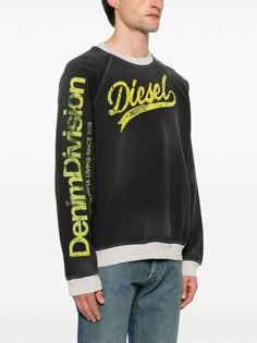 Find DIESEL S-roxt Flocked-logo Sweatshirt on Editorialist. anthracite grey cotton jersey texture ribbed round neck long raglan sleeves logo patch at the sleeve flocked logo ribbed cuffs and hem straight hem Casual Tops With Logo Patch And Crew Neck, Casual Sweater With Logo Patch For Streetwear, Black Sweatshirt With Logo Lettering For Winter, Crew Neck Sweater With Logo Lettering For Winter, Black Logo Lettering Sweatshirt For Winter, Relaxed Fit Logo Sweater With Crew Neck, Casual Sweater With Logo Lettering For Fall, Relaxed Fit Sweatshirt With Logo Patch For Winter, Winter Streetwear Tops With Logo Detail