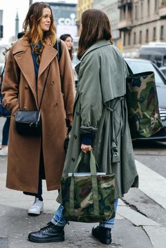 ILikeItThatWay Fall Fashion Coats, Milano Fashion Week, Outfit Inspiration Fall, Street Look, Street Style Inspiration, Trend Fashion, Cool Street Fashion