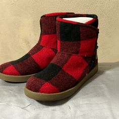 Nwt Indigo Rd. Red/Black Checkered Flannel. Faux Fur Lined Ankle Boots Size 7 Red Round Toe Booties For Winter, Red Ankle Booties For Winter, Red Winter Ankle Booties, Casual Booties With Faux Fur Lining And Round Toe, Casual Fall Booties With Faux Fur Lining, Casual Boots With Faux Fur Lining For Fall, Casual Red Winter Boots, Cozy Fall Booties With Round Toe, Cozy Round Toe Booties For Fall