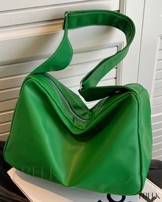 Ebeek - Highly-Functional Shoulder Bag with Spacious Zipper Compartment Fall Green, Purse Trends, Green Purse, Zipper Detail, Casual Bags, Pu Leather, Clutch Bag, Purse, Shoulder Bag