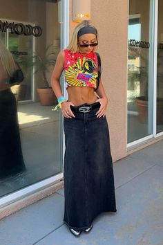 The Best Looks from Coachella 2023 Festival | Indio, CA USA Festival Outfits Jeans, Festival Outfits 2023, Low Waisted Skirt, 2023 Festival, Simple Streetwear, Coachella 2023, Skirt Streetwear, Festival Outfits Women, Denim Set