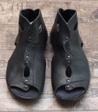 cydwoq - Modell SWITCHBAQ black - Sommer 2015 Unusual Shoes, Hippie Shoes, Men Sandals, Casual Leather Shoes, Soft Shoes, Shoe Boot Sandals, Cute Sandals, Shoe Art, Mens Shoes Boots