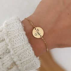 Our catalog of graphics & illustrations to engrave: https://tinyurl.com/bliche Bracelet N1: * Bracelet in silver, gold or rose gold stainless steel * 14 mm medal to engrave * Fine chain, Length: 15 cm + 5 cm Bracelet N2: * Bracelet in silver, gold or rose gold stainless steel * 16 mm medal to engrave * Link chain, Length: 15 cm + 5 cm Bracelet N3: * Bracelet in silver, gold or rose gold stainless steel * 18 mm medal to engrave * Beaded chain, Length: 15 cm + 5 cm Bracelet N4: * Bracelet in silve Personalized Chain Bracelet As Gift, Personalized Chain Bracelet Gift, Personalized Stainless Steel Jewelry As Gift For Her, Minimalist Name Chain Bracelet As Gift, Minimalist Name Chain Bracelet Gift, Minimalist Chain Bracelet With Name For Gift, Personalized Rose Gold Chain Bracelet As Gift, Personalized Rose Gold Chain Bracelet For Gift, Metal Name Bracelet For Mother's Day And Friendship