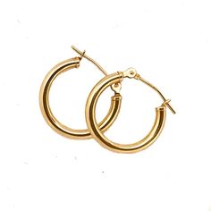 gold hoop earrings Light Weight Gold Earrings, Gold Earrings Hoops, Gold Small Hoop Earrings, Hoop Earrings Aesthetic, Jewelry Hoop Earrings, 14k Gold Hoop Earrings, Creole Earrings, Preppy Jewelry, Small Gold Hoops