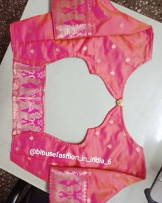 Basic Blouse Designs, Plain Blouse Designs, Latest Blouse Neck Designs, Brocade Blouse Designs, Gold Saree, Lace Blouse Design, Patch Work Blouse Designs, Blouse Designs Pattern