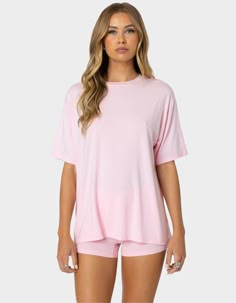 Cozy And Cute, This Oversized T-Shirt Is Like Your Boyfriend's Favorite Tee, Only Better. Wear It With The Matching Shorts To Complete The Look. Loungewear T-Shirt. Oversized Fit. 95% Cotton, 5% Spandex. Model Wears Size S. Model Height Is 5'8. Item Care: Machine Wash At Maximum 30ºc, Do Not Bleach, Tumble Dry Low, Iron At A Maximum Of 110ºc, Do Not Dry Clean. | Edikted Bf Oversized Tee Outer Banks Clothes, Cute Loungewear, Gg Outfits, College Clothes, Flannel Sweatshirt, Oversized Tees, Family Gift Ideas, Oversized Crewneck, Casual Summer Tops