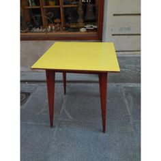 Bistrot table/Restaurant/60s bar. Contained dimensions. Wooden structure and a colorful yellow -colored ant. Piano size 70x70cm. Height 80cm. Good general conditions. Integral structure. Formica with some signs. Solid wooden stilettop. A few small hole. Ideal for small environments. 60s Bar, Parlor Table, Table Restaurant, Wooden Structure, Vintage Italy, Restaurant Tables, Bistro Table, Faux Wood, Ants