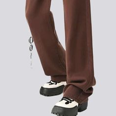 Inject a everlasting urban style into your wardrobe with our 2023 Spring-Summer Collection of brown baggy women's jeans. These high-waisted jeans feature a zipper and button closure for a secure fit and are designed to let you express your fashion sensibilities with confidence. Step out in style and relish in their unique blend of comfort and fashion!Distinctive Features: Street Style: Showcase your fashion credentials and add a timeless city mode style to everyday patterns. Brown Color: Look ef Baggy Brown Jeans With Five Pockets, Brown High-waist Jeans For Streetwear, High Waist Brown Bottoms For Streetwear, Brown Baggy High-waisted Cargo Jeans, Brown Baggy Straight Leg Jeans, High Waist Baggy Brown Cargo Jeans, Baggy Brown Straight Leg Jeans, Brown Straight Leg Cargo Jeans For Streetwear, Brown Wide Leg Y2k Bottoms