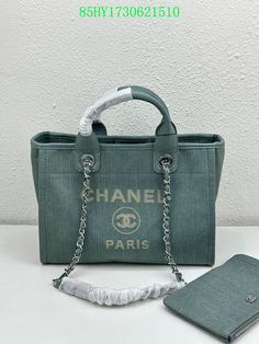 Size: 35cm It comes with Dust box, Care manual, Tag, and Paper bag. Kirkland Washington, Shopping Chanel, Crossbody Tote Bag, Chanel Paris, Crossbody Tote, Chanel Bags, New Handbags, Crossbody Shoulder Bag, Chanel Bag