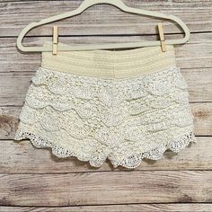 Nwot Rewind Ruffle Crochet Shorts Fully Lined White/Cream Small Summer White Bottoms With Lace Patchwork, White Bottoms With Lace Patchwork For Summer, White Bohemian Shorts With Crochet Trim, White Bohemian Bottoms With Crochet Trim, White Crochet Lace Bottoms For Vacation, White Lace Bottoms With Crochet Trim, White Crochet Bottoms For Vacation, White Cotton Shorts With Crochet Trim, White Lace Bottoms For Brunch