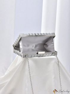 BirdinBag - Elegante bolso geométrico con cadena de purpurina, ideal para fiestas de graduación, novias y fiestas festivas Rectangular Box Bag With Chain, Rectangular Chain Box Bag, Silver Rectangular Evening Bag With Chain Strap, Silver Chain Bag For Event, Silver Square Bags For Events, Square Clutch With Chain Strap As Gift, Silver Metal Rectangular Bag, Rectangular Evening Bag With Chain For Events, Silver Evening Bag With Chain For Gift