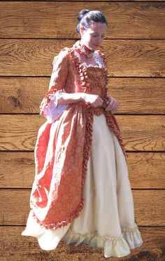 English dress rolled up in polonaise, late 18th century.  Size 40/42 french sizes (between 92 and 95 cm in chest circumference and around 70/72 in waist circumference) for a person 1.65 m to 1.70 m. Skirt length middle front under belt = 106 cm.  The bodice of the dress is stapled to the stomach piece by 4 staples on each side. Just shift the staples to adjust the bust. It's a complete outfit made up of:  - a white cotton voile shirt, with a neckline edged with Calais lace  - an ecru damask cott Vintage Baroque Dress With Historical Design, 18th Century Victorian Ball Gown For Fancy Dress, Vintage Victorian Dress With Historical Design For Fancy Dress, 18th Century Dresses For Vintage Events With Historical Design, Regency Style Victorian Dress For Fancy Dress, 18th Century Historical Dress For Vintage Events, Historical Victorian Dress With Ruffles For Costume, Vintage Prairie Dress For Costume Events, Historical Prairie Dress Costume