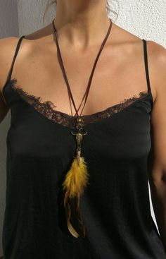 Feather Long Necklace, Boho Jewelry, Bohemian Jewelry, Head Skull Necklace, Feather Choker, Hippie Necklace, necklace for women, Bronze Necklace. Unique and original feather long necklace reproduced in limited quantity, so you could be sure you will wear an exclusive necklace. It is perfect to show off in day or night time, and on any occasion ( business, party, beach, dinner...) This boho jewelry piece is made of high quality genuine cow leather, two feathers, a head skull metal pendant and bea Adjustable Feather Festival Jewelry, Adjustable Feather Jewelry For Festivals, Adjustable Feather Necklace As Gift, Adjustable Bohemian Necklaces With Feathers, Yellow Bohemian Choker Necklace, Bohemian Yellow Choker Necklace, Feather Necklace Diy, Feather Jewelry Necklace, Bohemian Jewelry Diy