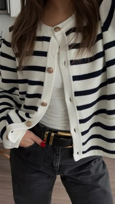 Cardigan With White Shirt, Small Cardigan Outfit, Button Up Sweater Outfit, Croatia Outfits, Striped Cardigan Outfit, Jess Core, Stripe Cardigan Outfit, Knit Cardigan Outfit, Striped Sweater Outfit