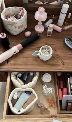 Makeup Desk Aesthetic, Cozy Vanity, Pinterest Room, Bathroom Aesthetic, Study Bedroom, Home Aesthetic, Cozy Room Decor, Aesthetic Ideas, Room Makeover Bedroom