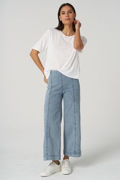 Relaxed Summer Jeans For Everyday, Relaxed Wide Leg Medium Wash Jeans, Relaxed Fit Medium Wash Wide-leg Cropped Jeans, Relaxed Fit Wide-leg Cropped Jeans In Medium Wash, Relaxed Medium Wash Jeans For Spring, Casual Washed Wide-leg Flare Jeans, Relaxed Fit Denim Blue Tencel Jeans, Relaxed Fit Medium Wash Wide Leg Pants For Work, Relaxed Light Wash Jeans For Spring