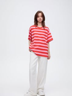 Details: Red and pink colour-blocking striped T-shirtLoose oversize fitSmall chest pocket designStrawberry embroidered label on the back Materials & Care: Cotton 100% Hand wash | Dry clean Do not bleach Size & Fit: Model is 5'7", Bust 32, Waist 24, Hips 35, wearing a size S Item #: SN1TE98 Relaxed Fit Cotton Top With Striped Hem, Spring Oversized Top With Striped Hem, Oversized Striped Hem Tops For Spring, Oversized Tops With Striped Hem For Spring, Oversized Spring Top With Striped Hem, Red Vertical Stripes Tops For Spring, Red Tops With Vertical Stripes For Spring, Casual Pink Tops With Contrast Stripes, Red Vertical Stripes Top For Spring