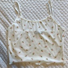 Nwot Shein White Pink Floral Crop Top Size L. Never Worn, Super Cute! 95% Polyester 5% Spandex Birthday Gift Baskets, Floral Crop Tops, Shein Tops, Aesthetic Outfits, Pink Floral, Gift Baskets, Pink White, Baskets, Birthday Gift