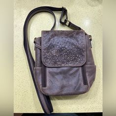 Gun Toten Mamas Concealed Carry Purse Crossbody Satchel Style Bag With Comfortable & Durable Strap. See Photos With Full Website Description & Measurements/Cc Recommendations. Tried Once, Not As Cc, But To Try The Fit. Not The Fight Fit For Me. Beautiful Bag. $165 New From Gtm Site. Concealed Carry Purse, Crossbody Satchel, Purse Crossbody, Beautiful Bags, Purses Crossbody, Carry On, Satchel, Bag Lady, Purse