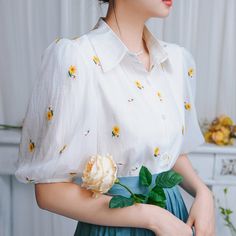 藤黄の花の刺繍ブラウス Elegant Embroidered Summer Blouse, Elegant Embroidered Summer Shirt, Elegant Floral Embroidered Summer Shirt, Spring Embroidered Short Sleeve Top, Feminine Embroidered Summer Blouse, Summer Embroidered Feminine Blouse, Summer Feminine Embroidered Blouse, Elegant Cotton Blouse With Floral Embroidery, Spring Short Sleeve Embroidered Top For Daywear