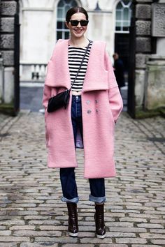 LFW STREET STYLE: PINK COAT + STRIPED CROP TOP - Le Fashion London Fashion Weeks, London Fashion Week Street Style, Collage Vintage, Looks Street Style, Spring Street Style, Street Style Chic