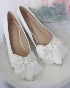 Pretty Shoes Dressy Flats Shoes, Photoshoot Shoes, Women Shoes Collection, Fall Wedding Shoes, Tulle Skirt Tutorial, Shoes For The Bride, No Sew Tutu, Shoe Refashion, How To Make Tutu