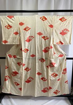 Vintage kimono from Japan. Very cute Kimono in beautiful pattern. 【Measurements (laying flat)】 Length 150cm (59.06") except for collar parts Back Width 57cm (22.44")  Cuff to cuff 129cm (50.79")  Maehaba 24.5cm (9.65") Ushirohaba 28.5cm (11.22") Weight 570g 【Condition】 Used: There are some damages, stains on the sleeves as you see in the pictures. *It is vintage item,there may be small scratches, spots 【CARE】 Dry clean only 【Shipping】 Standard mail: With tracking number, 5-10 business days. Expr Long White Vintage Kimono, White Long Vintage Kimono, Traditional White Floral Print Kimono, Traditional White Floral Kimono, Traditional White Printed Kimono, Traditional Red Printed Kimono, Traditional Floral Print Kimono For Tea Ceremony, Vintage Red Kimono For Tea Ceremony, Traditional Long Printed Kimono