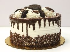 an oreo cookie cake with white frosting and chocolate sprinkles on top