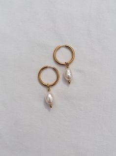 Modern gold hoop earrings with baroque freshwater pearl charms Charms can be taken off - for more minimalistic look you can wear just hoop earrings too Total lenght: 4,5 cm = 1.8" Hoop diameter: 2,2 cm = 0.9" Made from tarnish resistant material - PVD gold plated stainless steel (the metal is swetaproof/waterproof so you can wear it everyday without worries, the gold colour remains) Baroque freshwater pearls You will recieve your earrings nicely packed in our brand box - ready to be gifted or to Baroque Pearl Hoop Earrings Gift, Baroque Pearl Dangle Hoop Earrings For Gift, Modern Bridal Jewelry, Elegant Round Baroque Pearl Hoop Earrings, Boho Wedding Accessories, Gold Baroque Pearl Hoop Earrings, Minimalist 14k Gold-filled Hoop Earrings With Pearl Charm, Pearl Earrings Gold, Earrings Gold Hoop