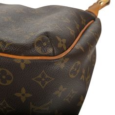 We love a little vintage number here at rmia bags, so when it comes in our favourite monogram canvas, we can’t help but squeal a little. This stunning shoulder bag from Louis Vuitton is basically the only accessory you’ll ever want to carry again. The ultimate go-to that every woman needs in her life, this every-day shoulder bag can easily hold all your necessities while keeping you sleek and stylish. Featuring a singular shoulder strap and an additional front pocket, this spacious bag offers the best of both worlds by balancing fashion with function. A well-worthy addition to any handbag collection, if you’re a woman with a love for luxury, vintage and anything Louis Vuitton, then this bag is a true must-have. SPL Exterior Monogram canvas Tan leather piping, trimming and shoulder strap Go Vintage Numbers, Handbag Collection, Vintage Shoulder Bag, Mini Slip, Dior Shoes, Diaper Backpack, Exclusive Bag, Luxury Vintage, Casual Backpack