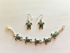 A beautiful set of Emerald Turtle drop Earrings and matching Turtle Bracelet. Turtle Bracelet, Green Turtle, Emerald Green, Jewelry Earrings Dangle, Etsy Earrings, Dangle Drop Earrings, Emerald, Dangle Earrings, Etsy Accessories