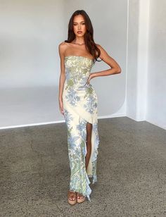 THEO MAXI DRESS - MULTI : PAISLEY : TAPESTRY – Tiger Mist North America Europe 2024, Prom Dress Inspo, Chic Maxi Dresses, Cute Prom Dresses, Tiger Mist, Mode Inspo