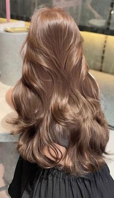 Hair Color Inspo Natural, Light Hair Olive Skin, Beige Brown Hair Balayage, Light Cinnamon Hair Color, Pretty Natural Hair Colors, Champagne Hair Color Brown, Warm Mushroom Brown Hair, Hair Color Ideas For Neutral Skin Tone, Cinnamon Roll Hair Color