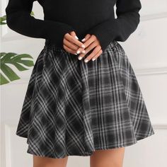 Cute Mini Plaid Skirt . New With Tags . Size Medium . Trendy Gray Skirt For Fall, Casual Plaid Skirt For Winter, Casual Winter Lined Skirt, Casual Lined Skort For Fall, Casual Skirted Skort For Fall, Trendy Plaid Skirt For Winter, Casual Stretch Gray Skort, Gray Skort For Fall, Casual Non-stretch Skort For Fall