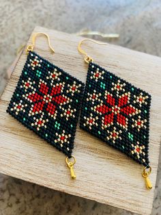 Delica Beaded Earrings Christmas, Poinsettia Beaded Earrings, Beaded Poinsettia Pattern, Beaded Christmas Wreath Earrings, Christmas Colorful Beaded Dangle Earrings, Poinsettia Flower, Poinsettia, Diamond Shapes, Seed Beads