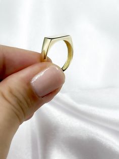 14K Personalized Rectangle Signet Ring / Solid Gold Personalized Ring /  Square Ring Men Jewelry /  Couples Ring Customized / Ring For Women PRODUCT DETAILS Made to order Gold: 14K Gold Choice of Gold: Yellow Gold, White Gold Weight of ring : Approx. 2,08~ 3.0 gr 📦 PACKAGING All items are nicely packaged ready to gift in elegant jewelry boxes. You can also leave a gift message for the recipient at checkout. 🚚 SHIPPING All items are handmade to order. Therefore , the whole process of crafting and shipping generally takes 3-6 business days. If you need your order by a certain date, please send us a message on Etsy and we will do our best to fulfill your request. 🌟 CUSTOMER SERVICE Name of GVENCE comes from trust. We are dedicated to providing prompt, courteous and professional service. If Modern Square Gold Rings, Modern Rectangular Signet Ring For Promise, Modern Rectangular Signet Promise Ring, Modern Rectangular Ring For Anniversary, Modern Gold Signet Ring With Rectangular Stone, Minimalist Rectangular Diamond Ring For Gift, Minimalist Rectangular Diamond Ring In Yellow Gold, Minimalist Rectangular Yellow Gold Diamond Ring, Minimalist Gold Rings With Square Cut