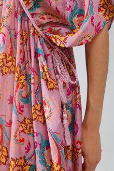 Length: Maxi length. Subcategory: Dress. Collar: V-neck neckline. Sleeves: Short Sleeves. Print: Floral print. Fit: Standard fit. Style: Romantic. Fabric: Chiffon. runs true to size. U. 70% Viscose 30% Polyester Model Standing, Summer Elegance, Ethereal Dress, Light Pink Dress, Weather Wear, Scarf Headband, Romper Pants, Wide Sleeves, Printed Maxi