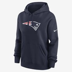 Perfect for late-night games, the New England Patriots Club Hoodie features a soft cotton-polyester blend and team graphics to help provide a bold, comfortable layer in cooler temperatures. Nike Sports Fan Apparel Sweatshirt, Nike Sweatshirt For Sports Season Fan Apparel, Nike Collegiate Sports Hoodie, Team Spirit Fleece Hoodie, Nike Collegiate Hoodie For Sports, Nike Long Sleeve Fan Apparel Hoodie, Nike Hoodie With Letter Print For Sports Season, Nike Long Sleeve Hoodie Fan Apparel, Nike Fan Apparel Hoodie