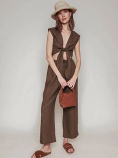 Two-piece vest and trousers set Elegant Two-piece Summer Pantsuit, Elegant Two-piece Pantsuit For Summer, Chic Two-piece Summer Pantsuit, Elegant Sleeveless Two-piece Set, Elegant Sleeveless Linen Set, Elegant Brown Workwear Sets, Summer Workwear Solid Color Pant Set, Elegant Two-piece Summer Pants Set, Elegant Summer Two-piece Pants Set