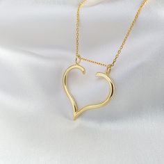 Ring Keeper Necklace Heart shapped Gold is the way of saying i remember you. It is a pendant gift for who want to carry legacy of ring from mom, wife, doctor, nurse or grandmother for engagement ring. Necklace with chain for wedding ring. Best gift for anniversary, christmas or valentine's day. - Handmade High quality 925 sterling silver unique handcraft for you with Free gift package TECHNICAL INFORMATION * Chain length Options: 14,16,18,20,24 inches (35,40,45,50,60 cm) * Pendant height: 1.18 i Engagement Ring Necklace, Ring Holder Necklace, Heart Wedding Rings, Sterling Silver Wedding Rings, Necklace Rose Gold, Necklace Heart, Silver Wedding Rings, Jewelry Lookbook, Rose Gold Engagement